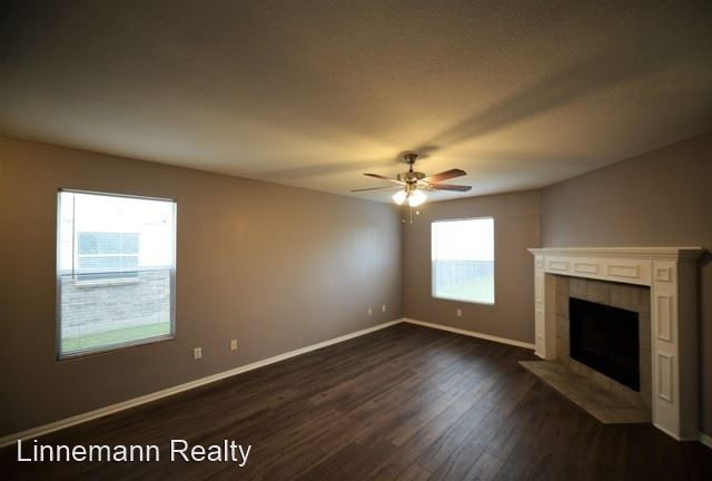 Building Photo - 3 br, 2.5 bath House - 5603 Bertha Drive