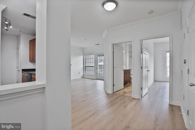 Foto del edificio - 4854 Eisenhower Ave