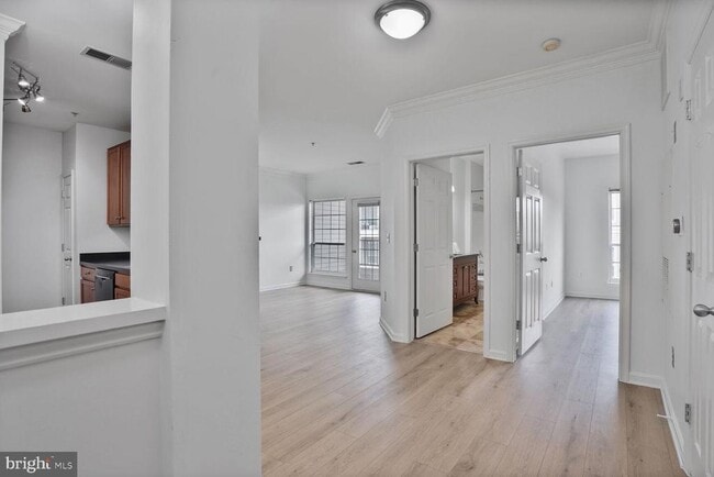 Building Photo - 4854 Eisenhower Ave