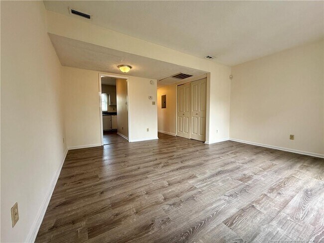 Foto del edificio - 421 Kirkcaldy Ct