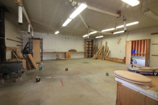 Building Photo - Warehouse / Shop for Rent DRW