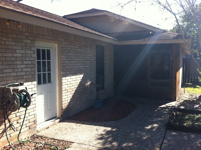 Front Entrance - 103 Windward Court