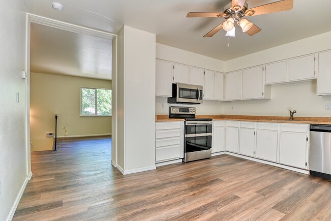 Photo - Fantic Home In Villege Seven For Rent