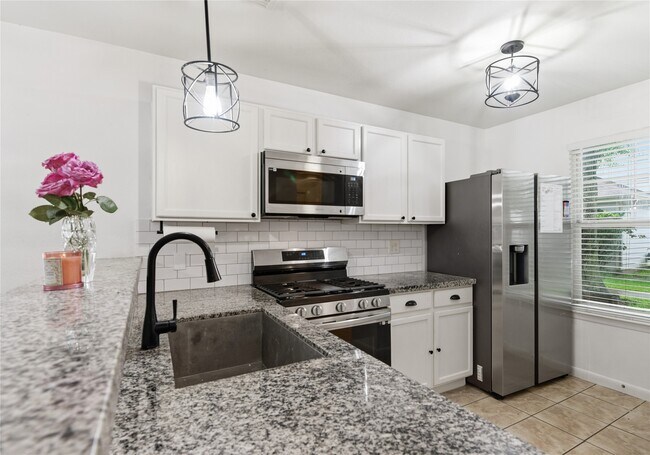 Foto del edificio - 6136 Lone Prairie Way