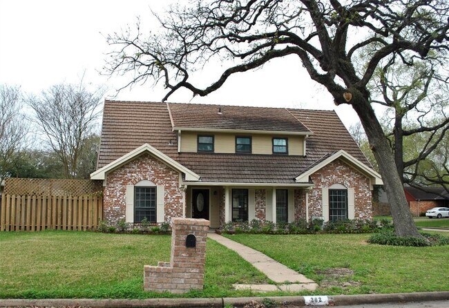 Building Photo - 202 Kirkaldy Dr