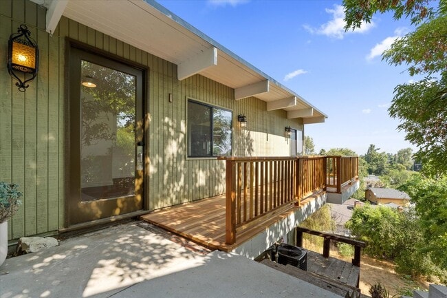 Building Photo - 4950 Marmol Dr