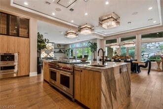 Building Photo - 5 Wood Creek Ct