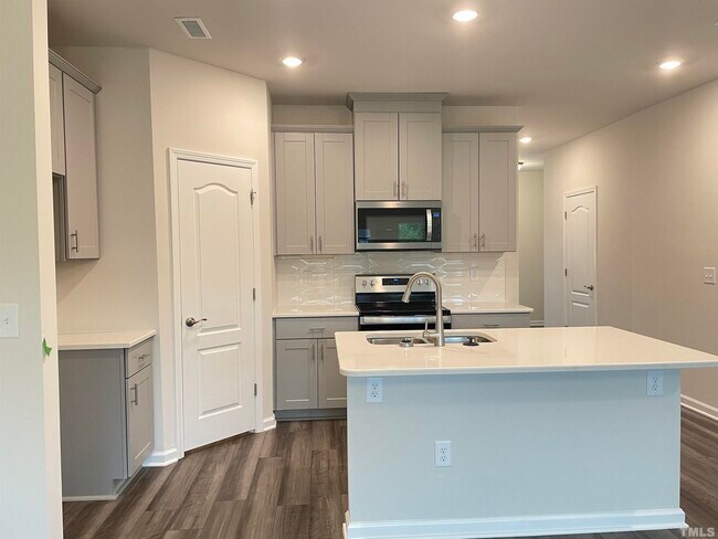 Building Photo - 107 Joneshaven Dr