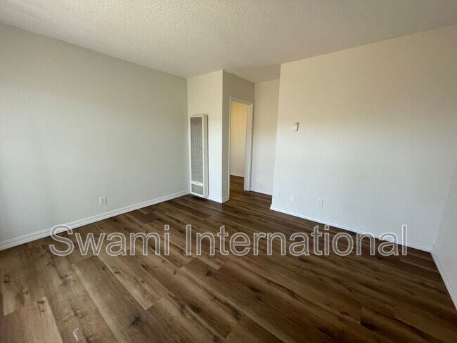 Foto del edificio - 860 W 50th Pl