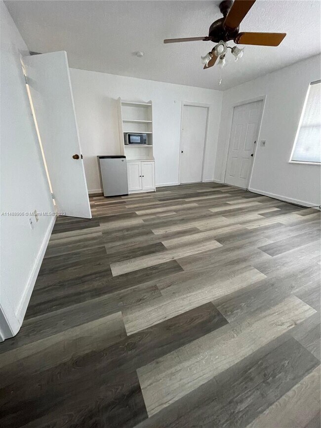 393 La Mancha Ave, Royal Palm Beach, FL 33411 House Rental in Royal