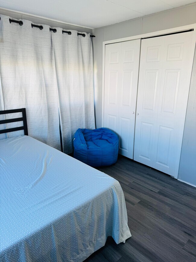 Foto del edificio - 6712 Stardust Ln