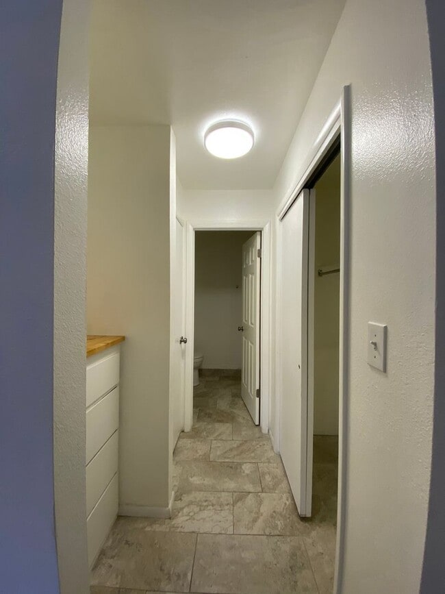 Foto del edificio - Studio Apartment - Available August 10th