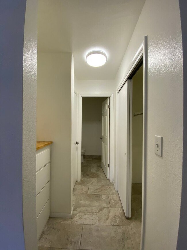 Foto del edificio - Studio Apartment - Available August 19th