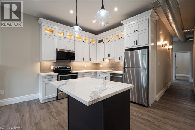 Photo du bâtiment - 145 Wellington St N