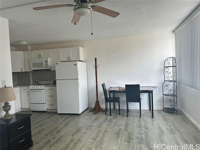 Foto del edificio - 1560 Kanunu St