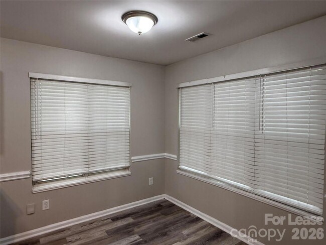 Foto del edificio - 6617 Cedar Cliff Dr