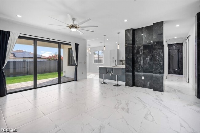 Foto del edificio - 24 Crestwood Cir S