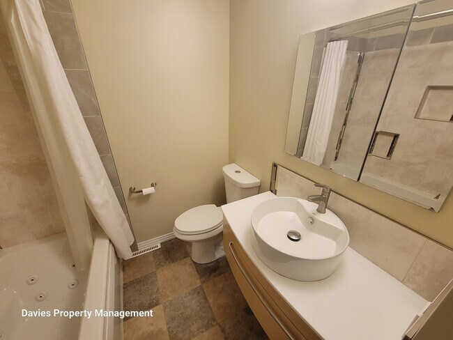 Photo du bâtiment - 7619 Rowland Rd NW