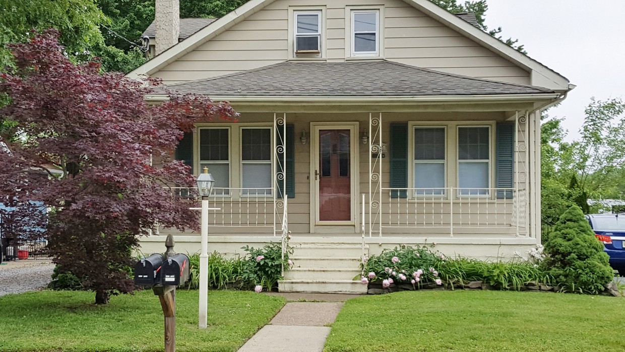 Primary Photo - 182 Shady Ln