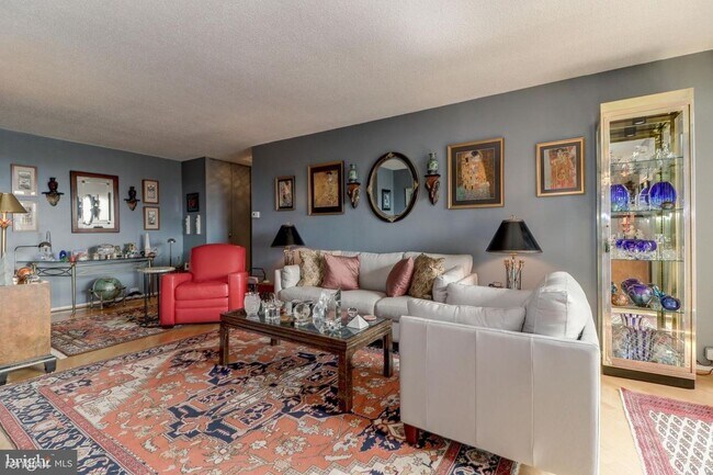 Building Photo - 1 br, 1 bath Condo - 1326-42 Spruce St #1306