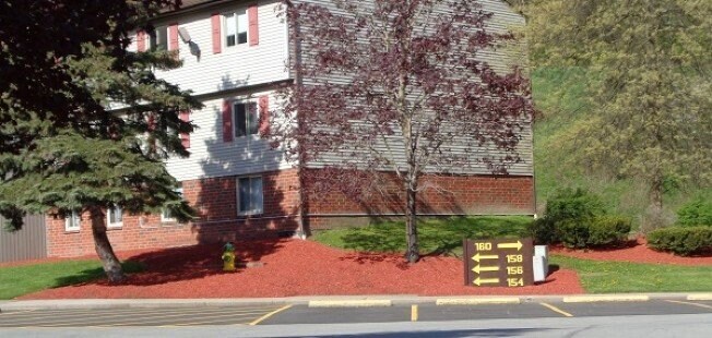 Foto del edificio - 152 Old Plank Rd