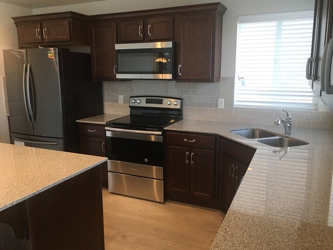 Building Photo - Beautiful Modern Home in Lehi w attached 2 car garage!