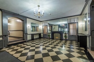 Building Photo - 72-34 Austin St