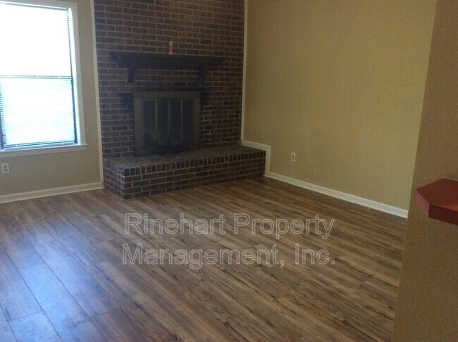 Building Photo - 2324 Brookview Court