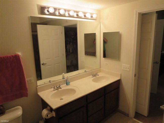 Foto del edificio - 3401 Wellington Ct