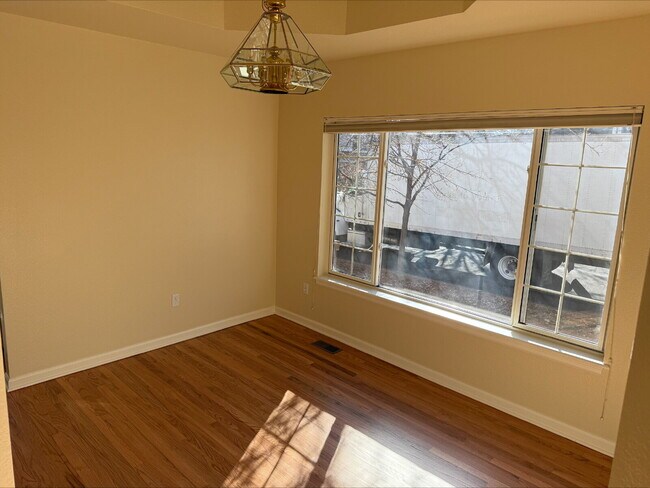 Foto del edificio - "Spacious 4-Bed, 3-Bath Gem on Franklin Drive – Modern Living in Boulder!"