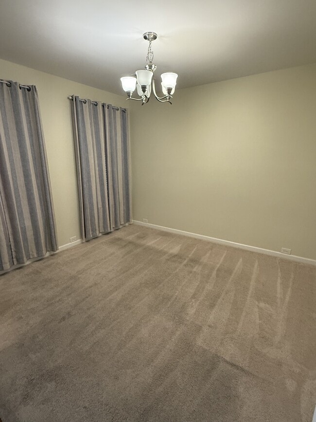 Building Photo - 1629 Robindale Dr