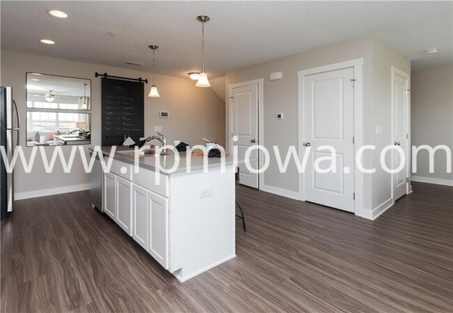 Building Photo - UPDATED!! 2 Bedroom, 2.5 Bath Townhome in Ankeny