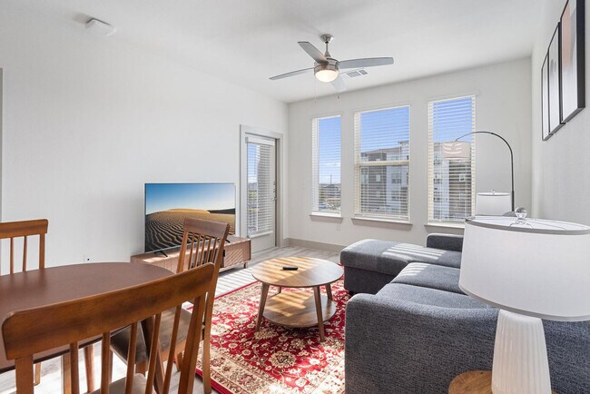 Foto del edificio - 12100 1/2 Ferrystone Glen Drive-SI ID1343261P