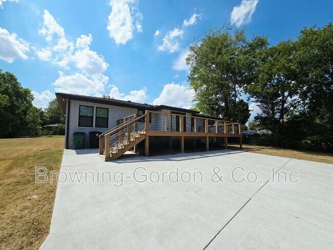 Foto del edificio - 1601 Haynes Meade Cir
