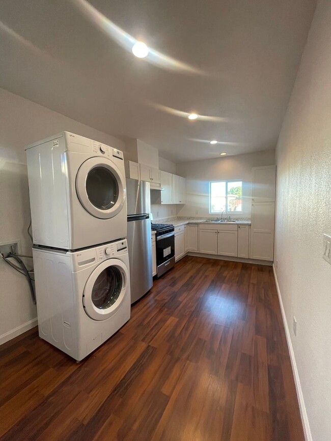 Building Photo - Wonderful ADU  -COMING SOON-JANUARY 2026 with separate entrance from main home