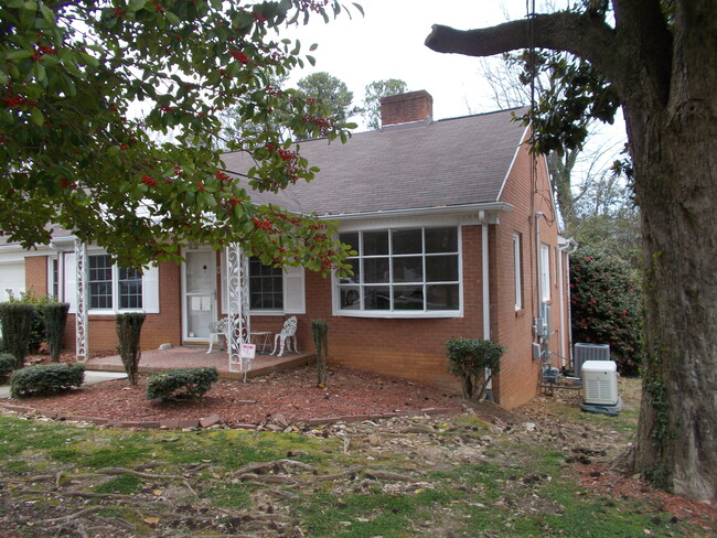 Building Photo - 1305 Marboro Dr