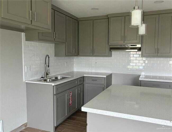 Foto del edificio - 820 Redwood Ave