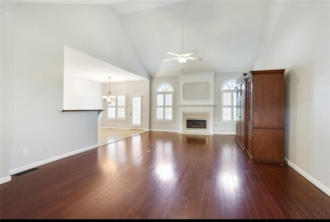 Building Photo - 2468 Gablewood Dr NE