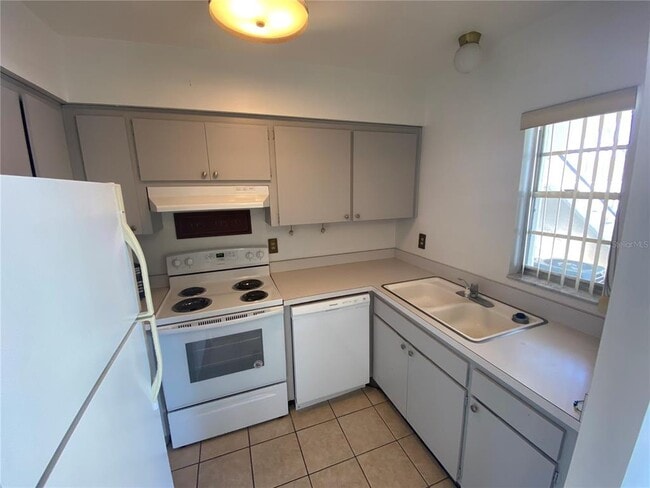 Building Photo - 8303 Bardmoor Blvd