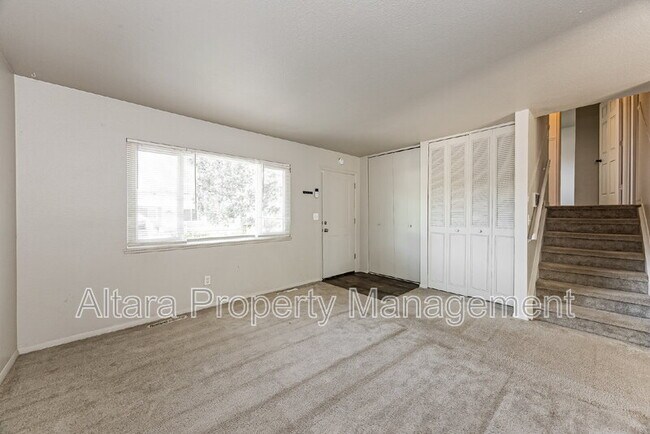 Foto del edificio - 3459 Springnite Dr