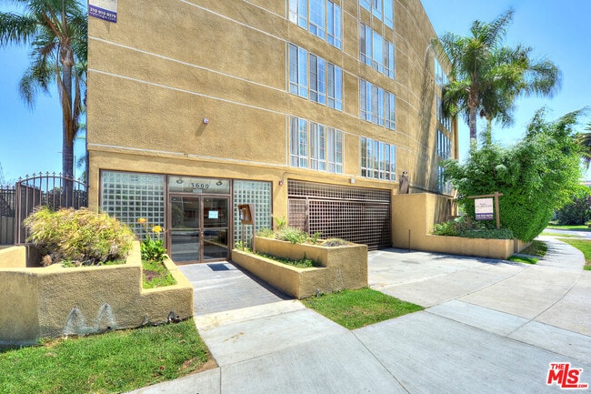 Foto del edificio - 3600 Bagley Ave
