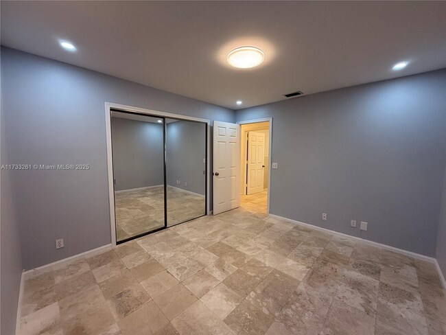 Foto del edificio - 520 NE 48th St