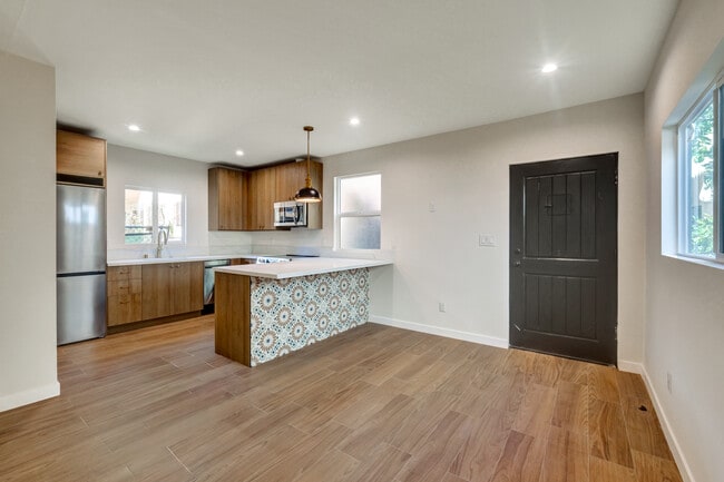 Building Photo - 1106 5th Ave