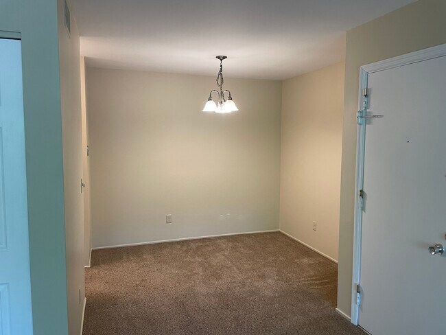 Eating Area or home office - 2118 Pauline Blvd