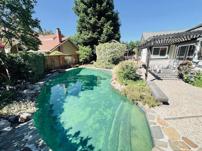 Foto del edificio - 2759 Ascot Dr