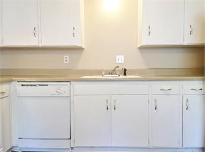 Building Photo - 4800 NW Cliff View Dr