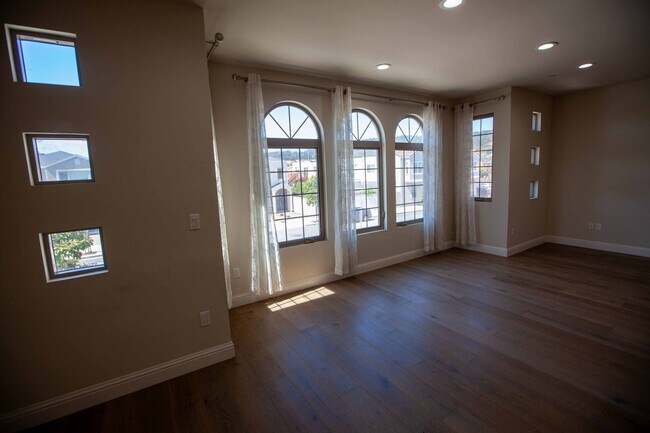 Building Photo - 023