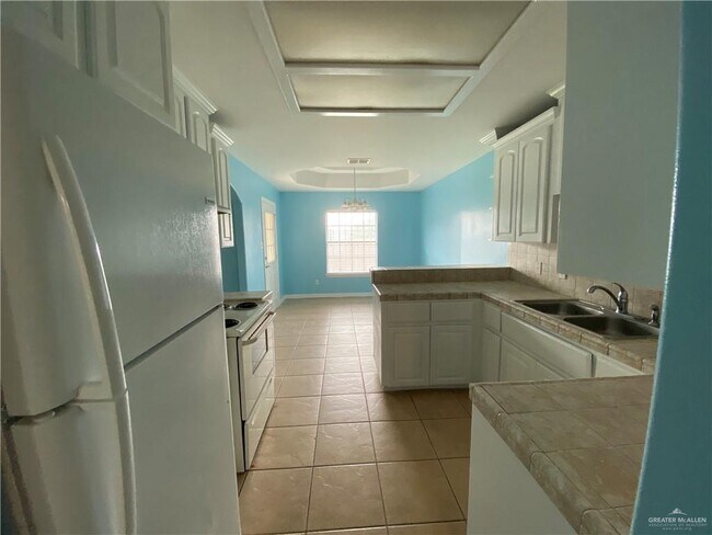 Building Photo - 1201 E Bugambilia Ave