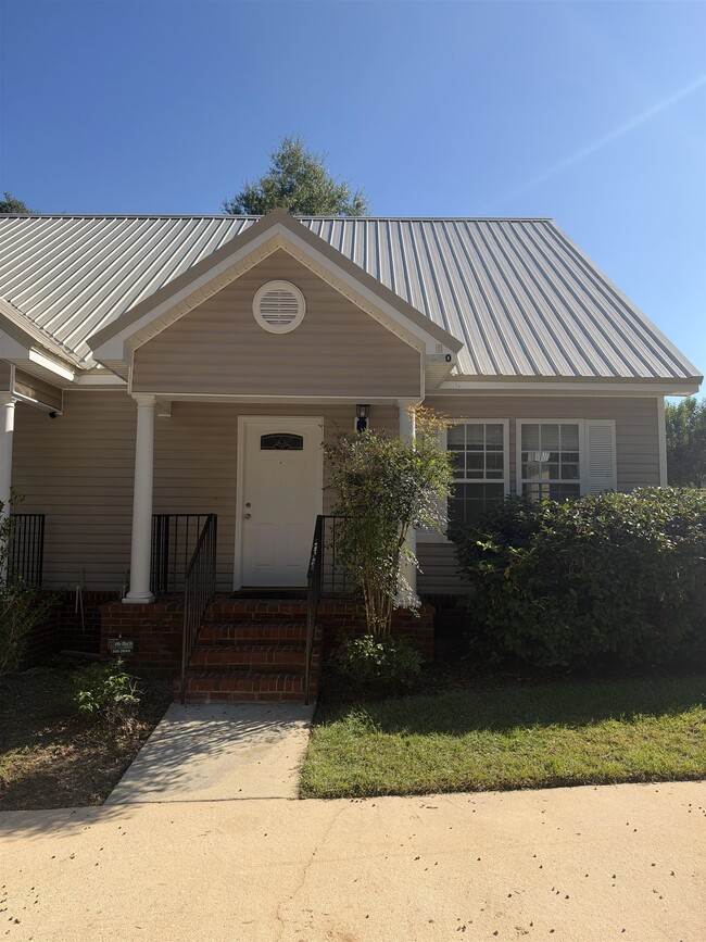 Building Photo - 1510 N Duval St