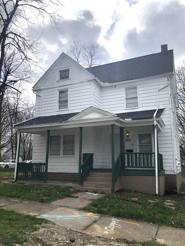 Primary Photo - 450 Lucy St